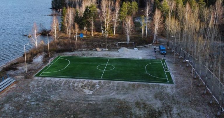 Спортивная площадка в оздоровительном лагере Каменный цветок рядом с Екатеринбургом